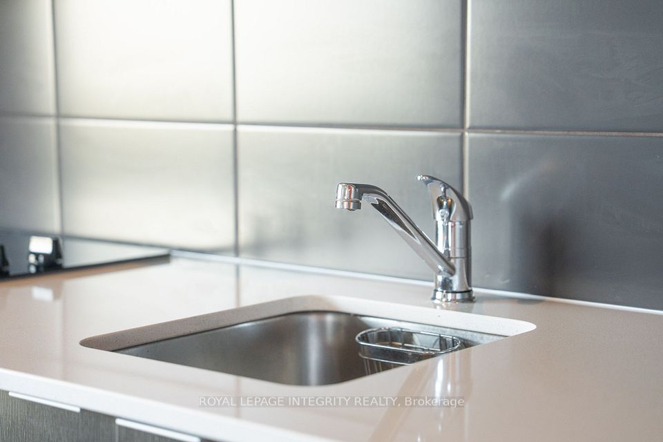 105 Champagne Avenue S 2503, Dows Lake - Civic Hospital and Area, ON K1S 5E5 19