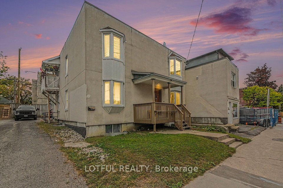 118 Marier Avenue, Vanier and Kingsview Park, ON K1L 5S1