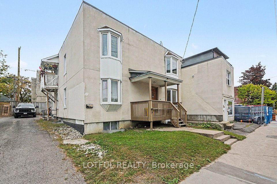 118 Marier Avenue, Vanier and Kingsview Park, ON K1L 5S1