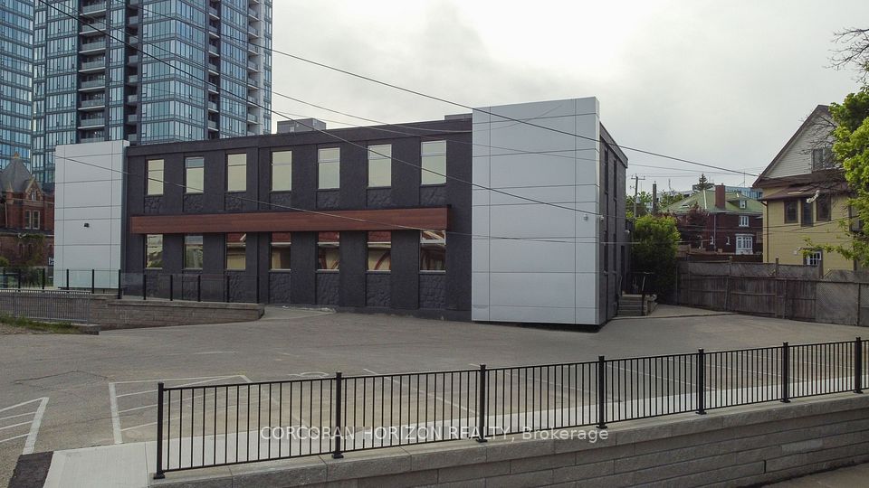 618 King Street, Kitchener, ON N2G 1C8