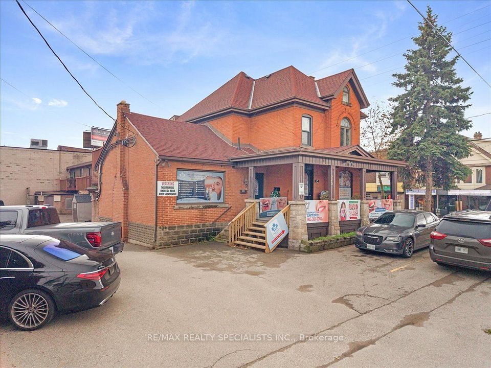323 Upper Wentworth Street, Hamilton, ON L9A 4T2