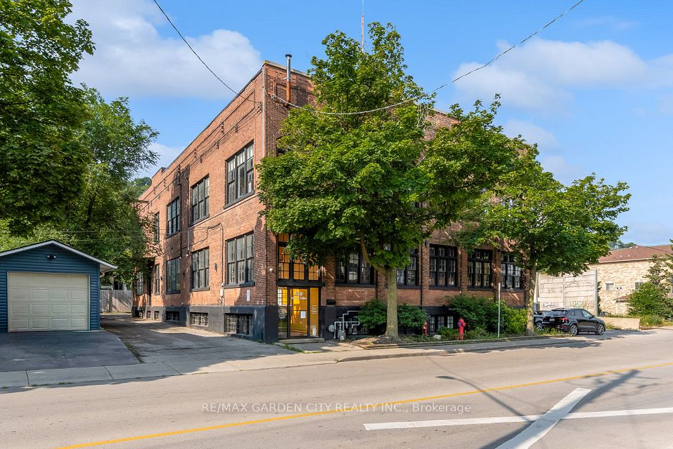 468 Cumberland Avenue B7, Hamilton, ON L8M 3M5