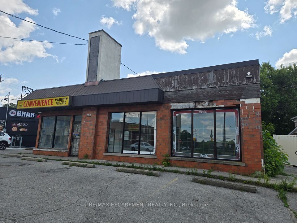 693 Hamilton Road, London East, ON N5Z 1T5