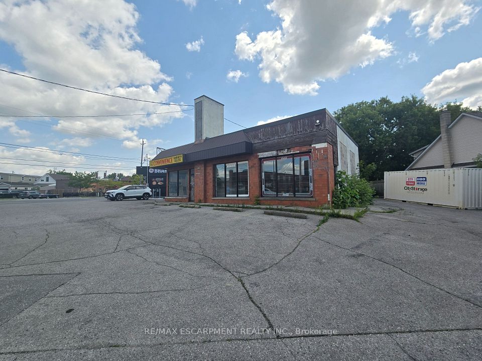 693 Hamilton Road, London East, ON N5Z 1T5