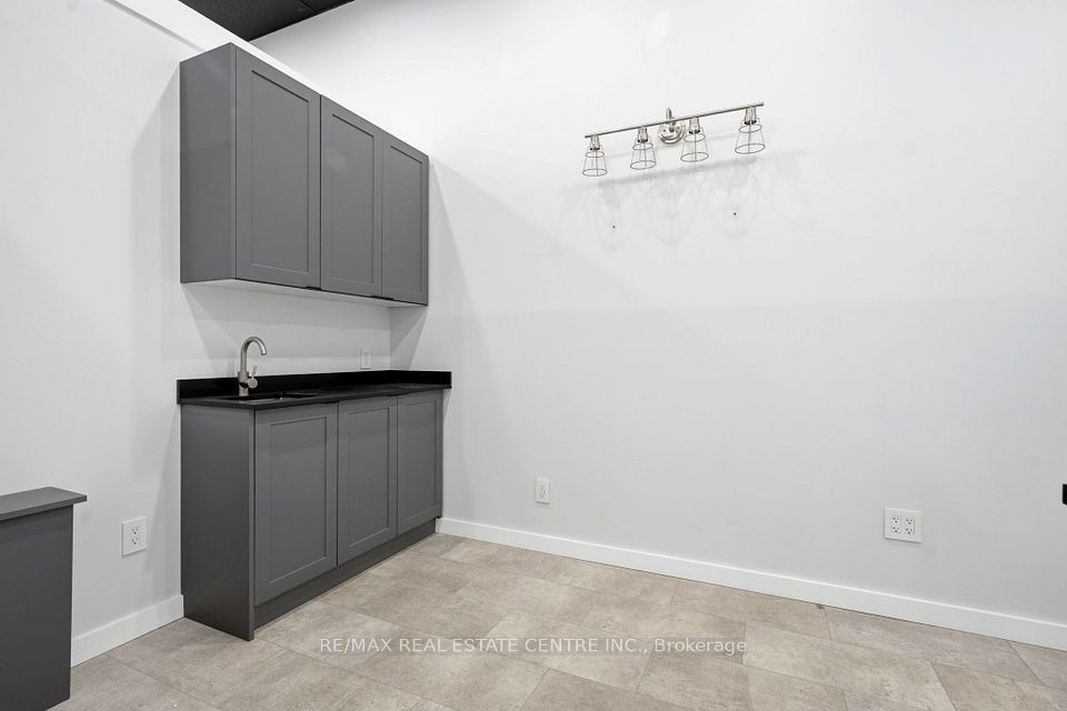 45 Wyndham Street N 103, Guelph, ON N1H 4E4