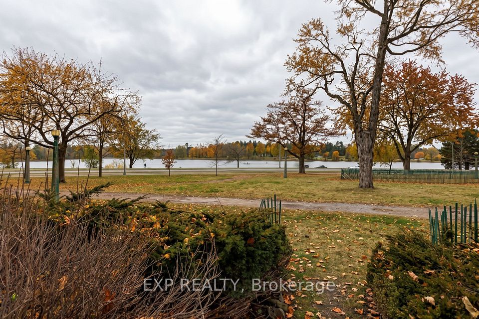 16 Lakeview Terrace, Dows Lake - Civic Hospital and Area, ON K1S 3H4 5