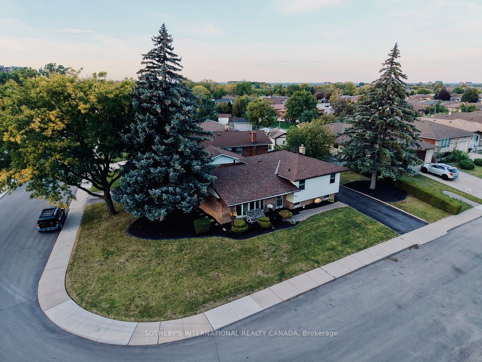 Detached at 83 Marcella Crescent SW, Hamilton, ON L8K 6E9, Hamilton