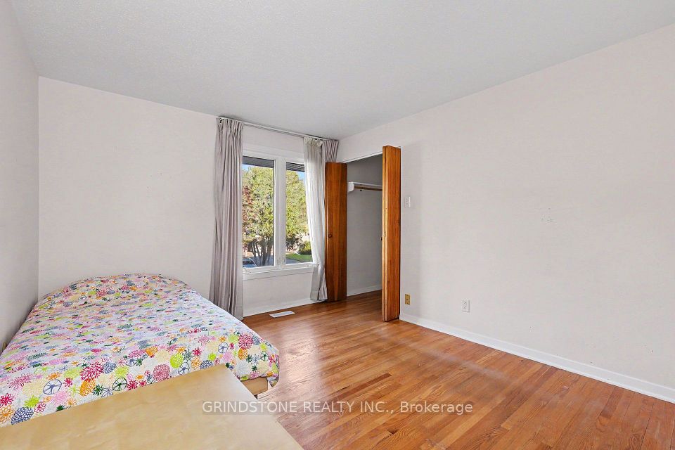 22 Lavina Crescent, South of Baseline to Knoxdale, ON K2H 7P2 13