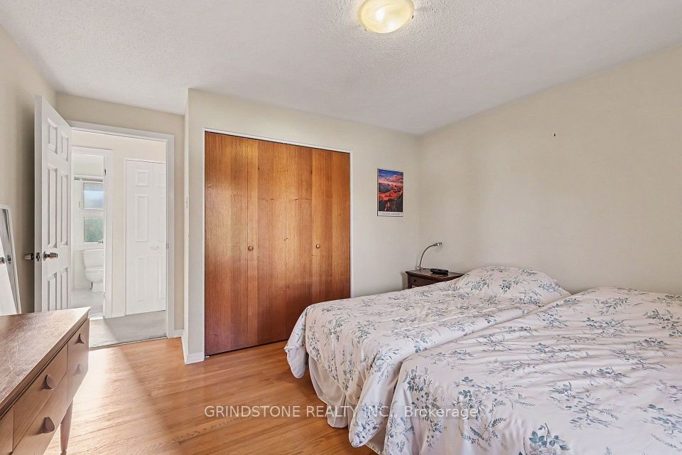22 Lavina Crescent, South of Baseline to Knoxdale, ON K2H 7P2 16