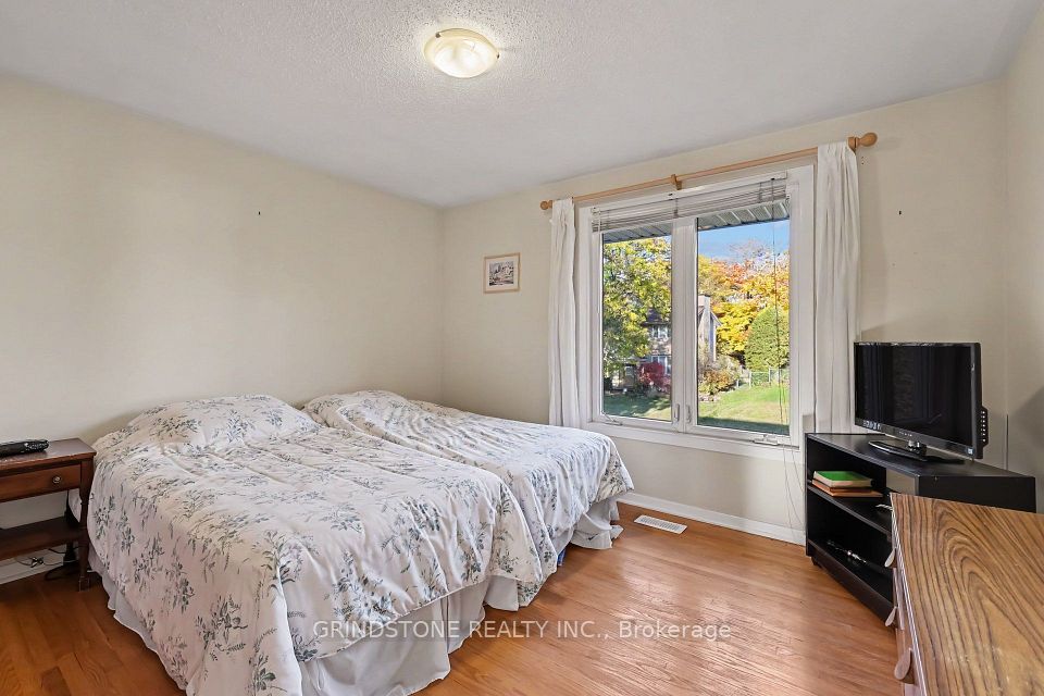 22 Lavina Crescent, South of Baseline to Knoxdale, ON K2H 7P2 15