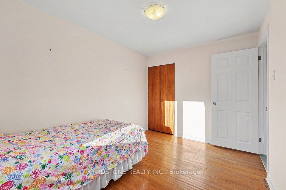 22 Lavina Crescent, South of Baseline to Knoxdale, ON K2H 7P2 18