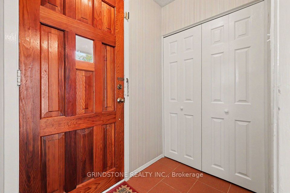 22 Lavina Crescent, South of Baseline to Knoxdale, ON K2H 7P2 2