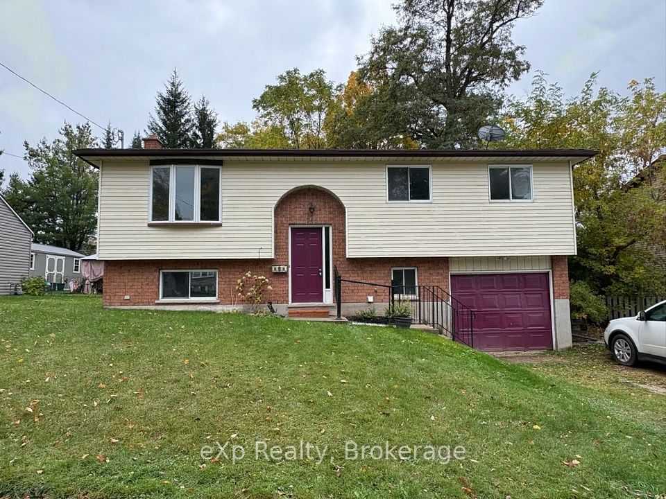 Detached at 745 7th Street A E, Owen Sound, ON N4K 1K6
