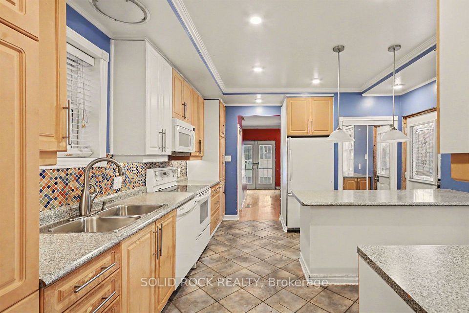 127 Pamilla Street, Dows Lake - Civic Hospital and Area, ON K1S 3K9 9