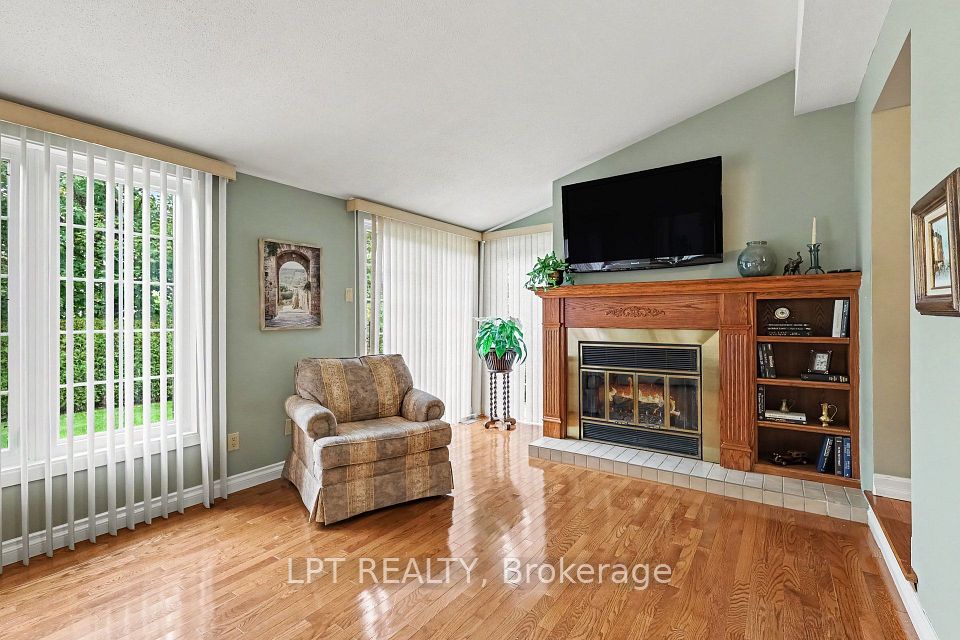 28 Meadow Glade Gardens, South of Baseline to Knoxdale, ON K2G 5J4 19