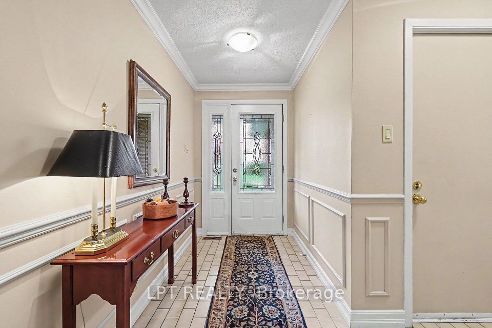 28 Meadow Glade Gardens, South of Baseline to Knoxdale, ON K2G 5J4 6