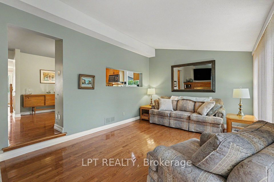 28 Meadow Glade Gardens, South of Baseline to Knoxdale, ON K2G 5J4 17