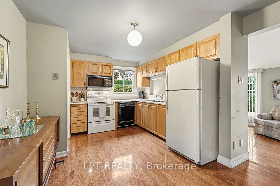 28 Meadow Glade Gardens, South of Baseline to Knoxdale, ON K2G 5J4 14
