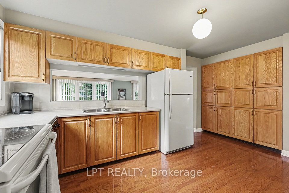 28 Meadow Glade Gardens, South of Baseline to Knoxdale, ON K2G 5J4 15