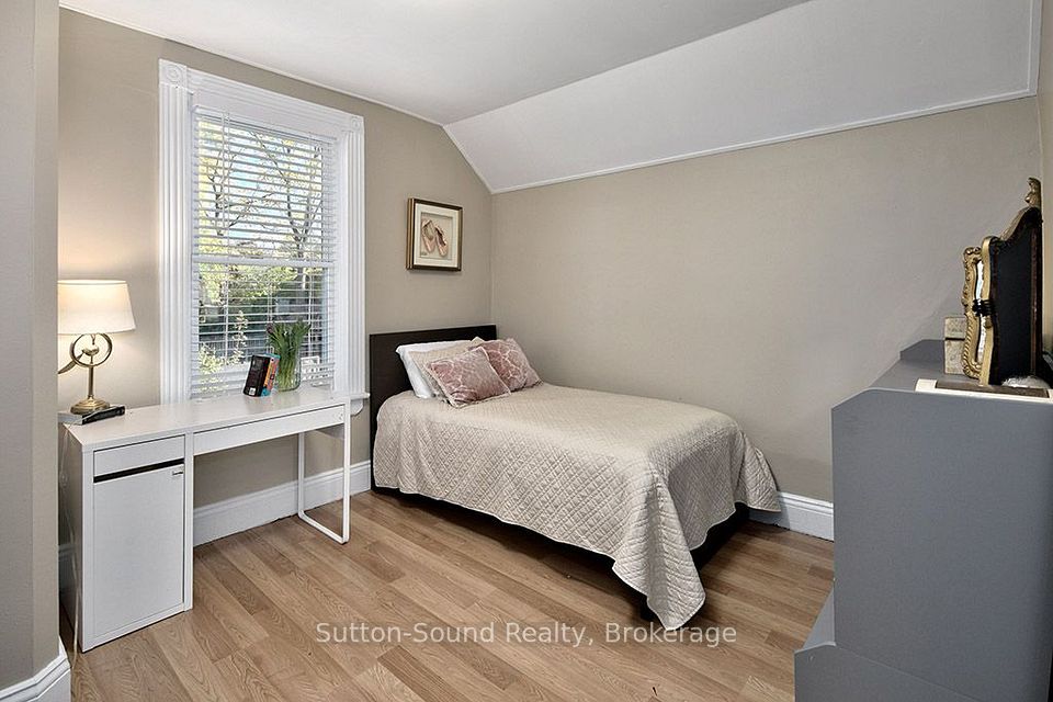 1219 2ND Avenue E, Owen Sound, ON N4K 2J2 18