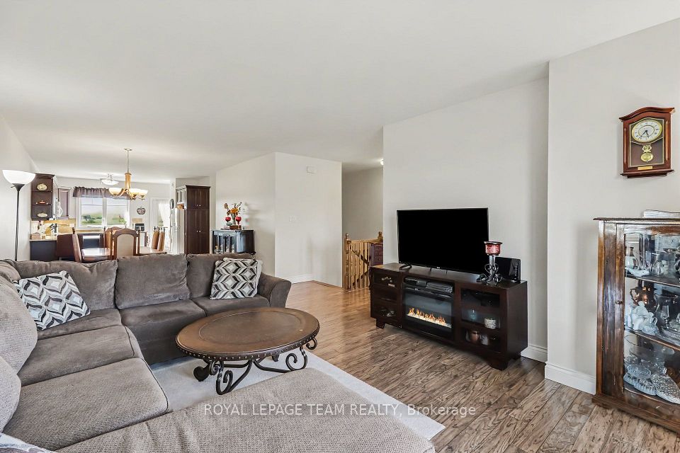 624 St Lawrence Street, North Dundas, ON K0C 2K0 5