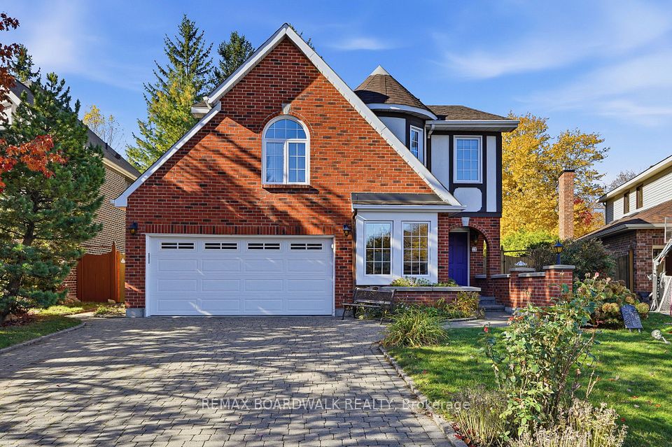Detached at 19 Cullen Court, South of Baseline to Knoxdale, ON K2G 4Z2
