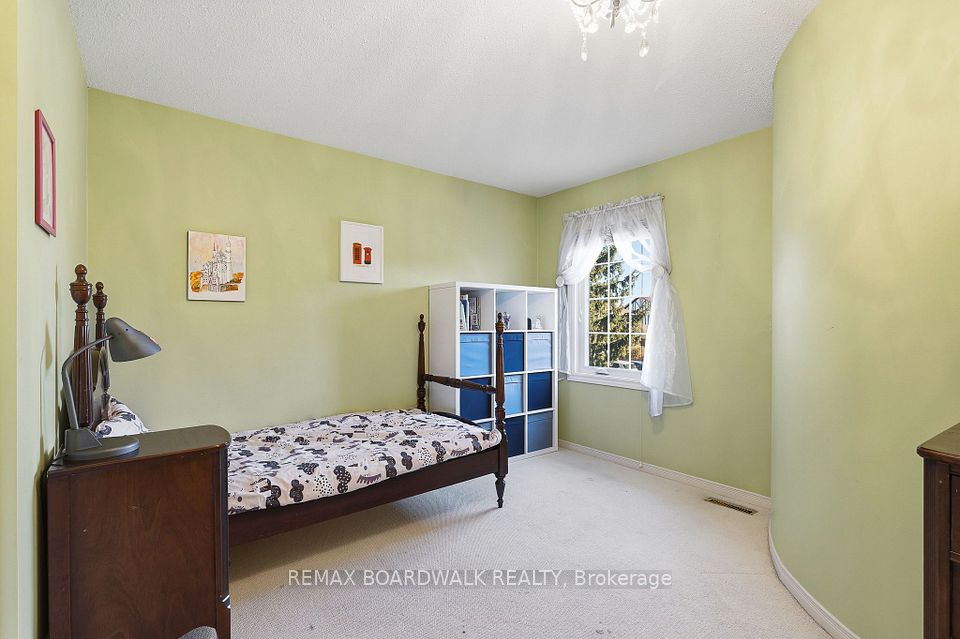 19 Cullen Court, South of Baseline to Knoxdale, ON K2G 4Z2 24