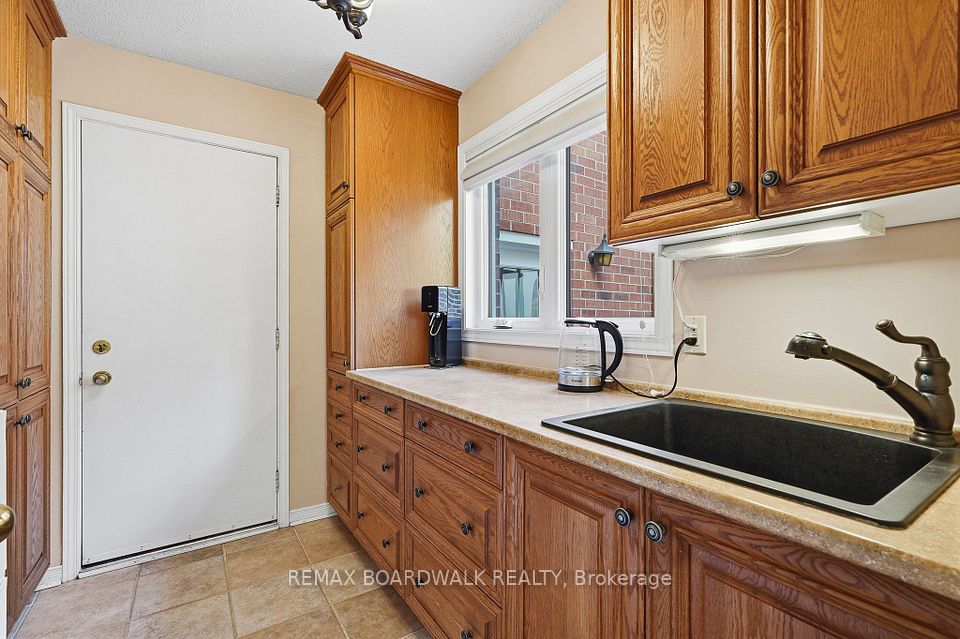 19 Cullen Court, South of Baseline to Knoxdale, ON K2G 4Z2 12