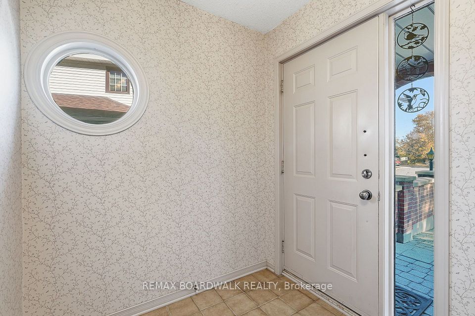 19 Cullen Court, South of Baseline to Knoxdale, ON K2G 4Z2 5