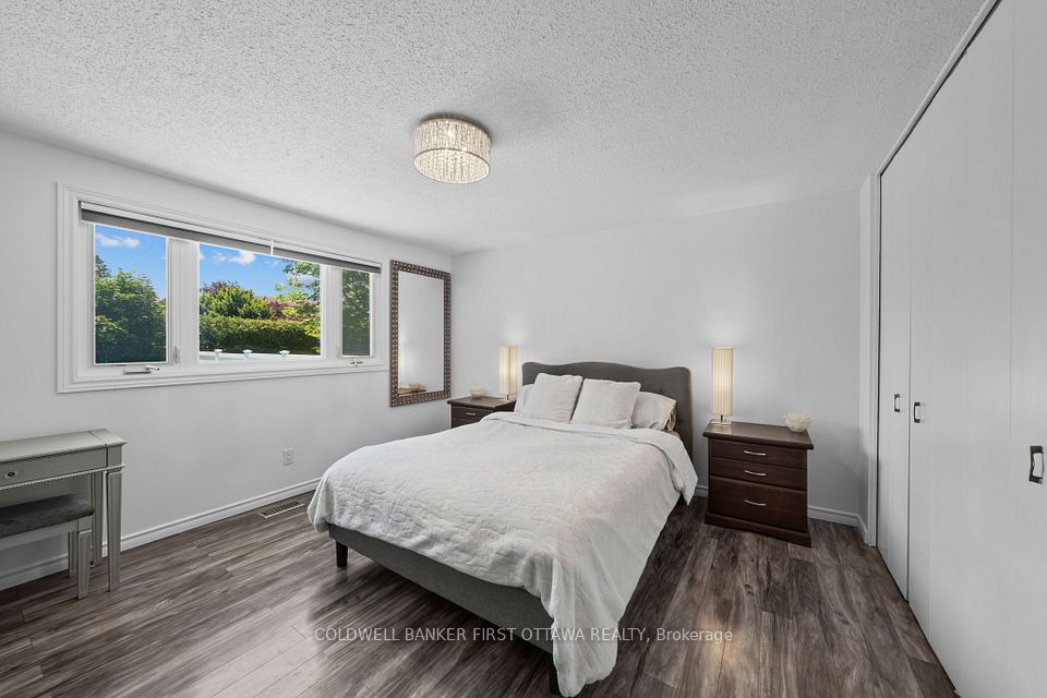 12 Bradgate Drive, South of Baseline to Knoxdale, ON K2G 0R6 19