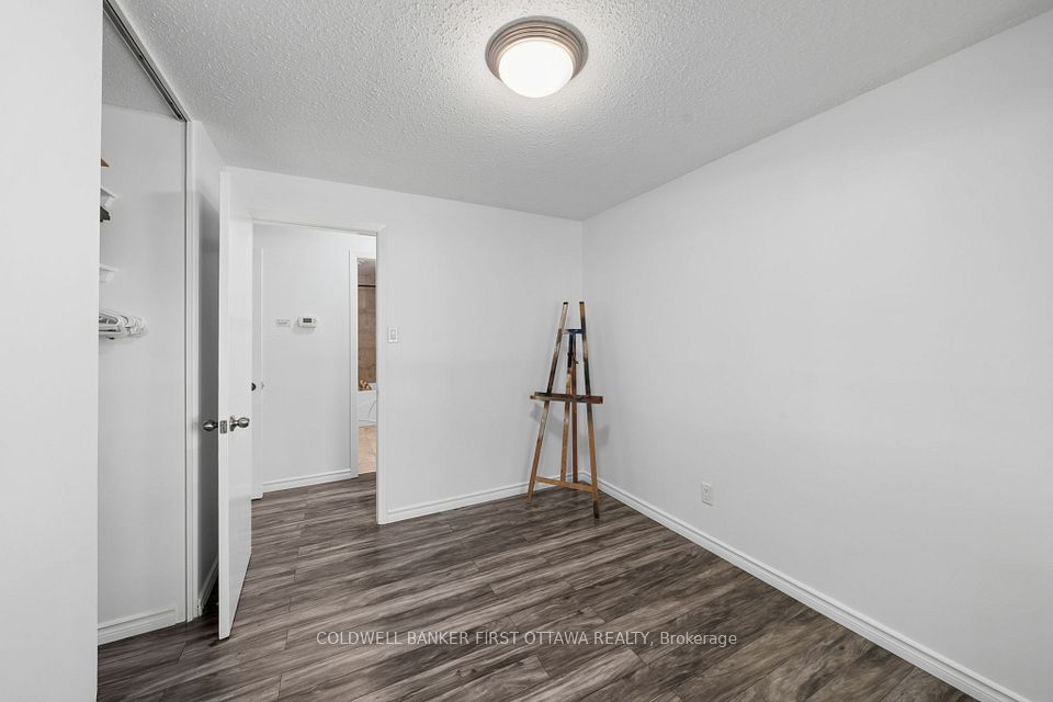 12 Bradgate Drive, South of Baseline to Knoxdale, ON K2G 0R6 25