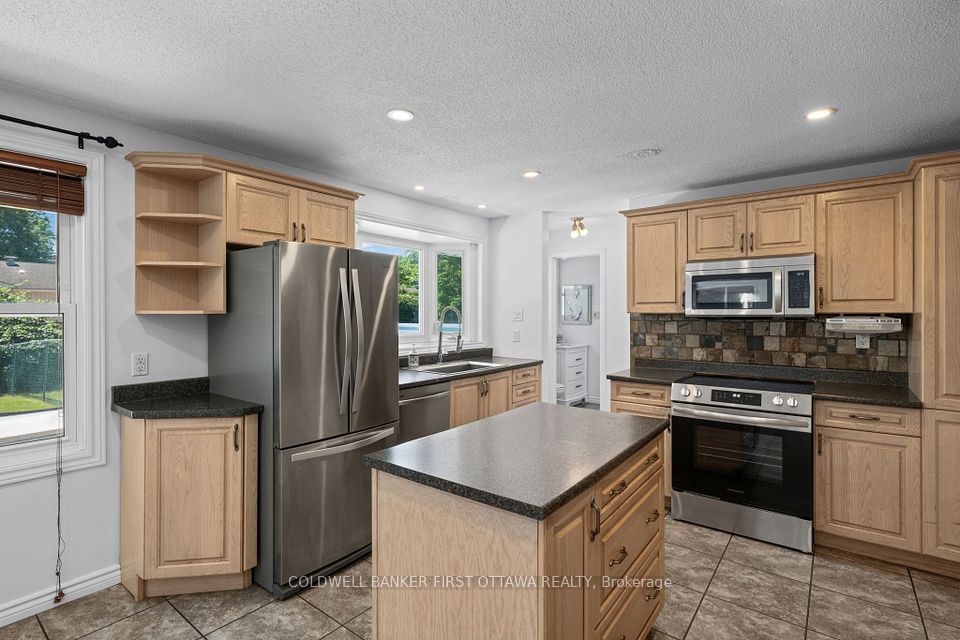 12 Bradgate Drive, South of Baseline to Knoxdale, ON K2G 0R6 10