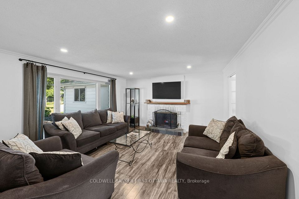 12 Bradgate Drive, South of Baseline to Knoxdale, ON K2G 0R6 6