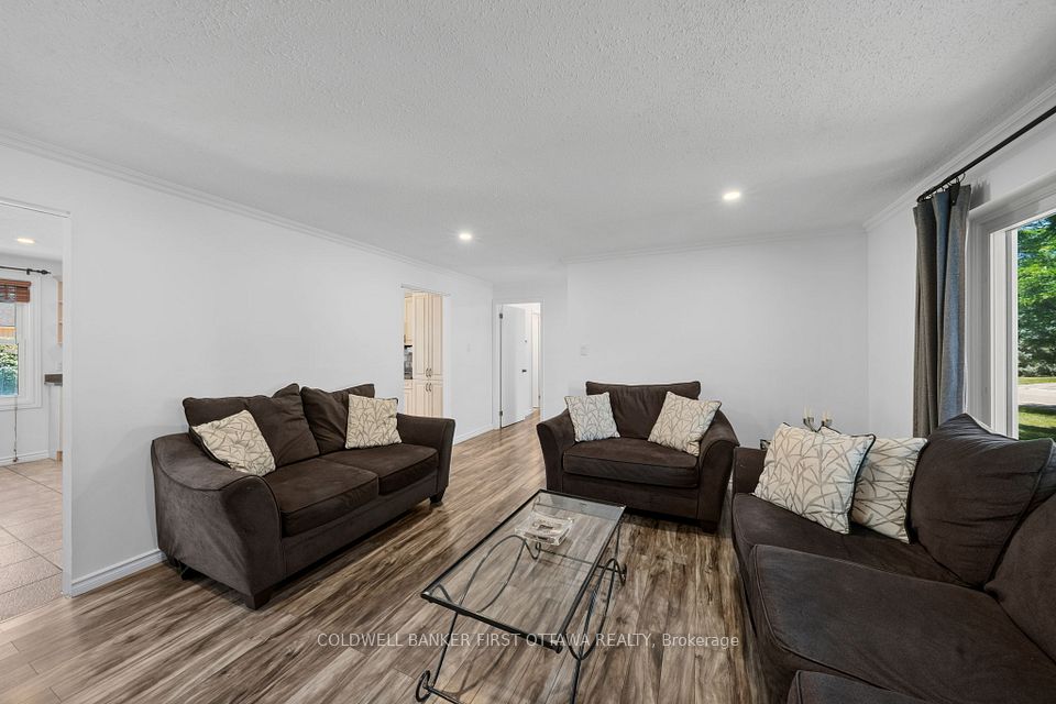 12 Bradgate Drive, South of Baseline to Knoxdale, ON K2G 0R6 8