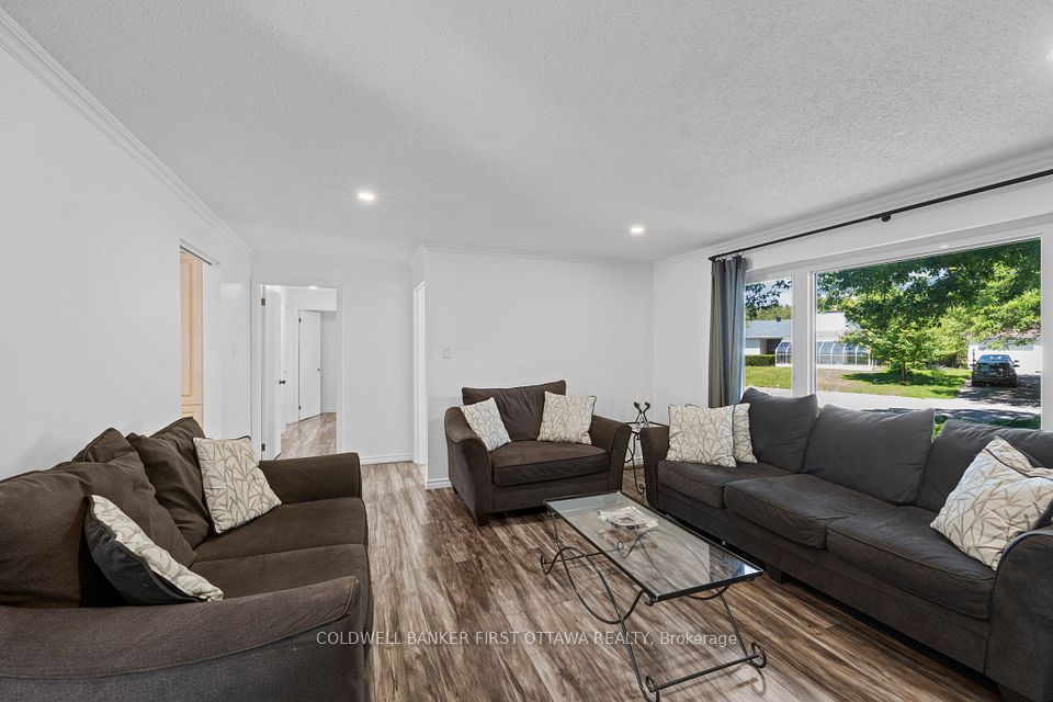 12 Bradgate Drive, South of Baseline to Knoxdale, ON K2G 0R6 7