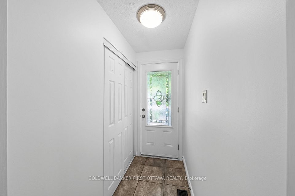 12 Bradgate Drive, South of Baseline to Knoxdale, ON K2G 0R6 5