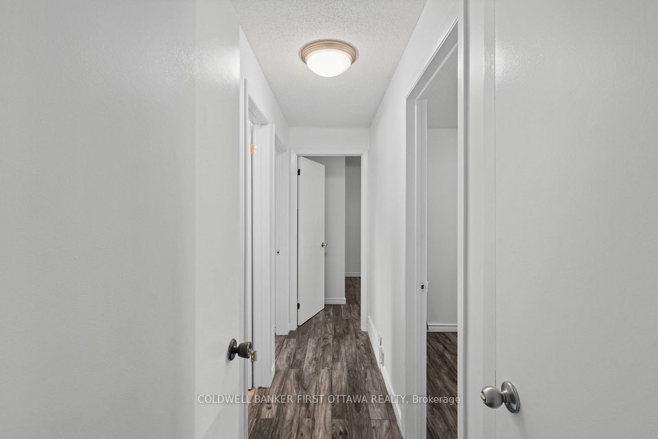 12 Bradgate Drive, South of Baseline to Knoxdale, ON K2G 0R6 18