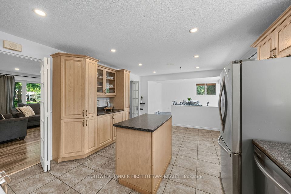 12 Bradgate Drive, South of Baseline to Knoxdale, ON K2G 0R6 14
