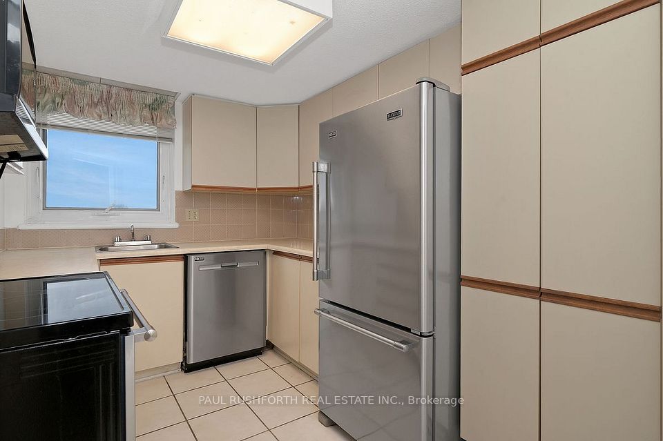 80 Sandcastle Drive 815, South of Baseline to Knoxdale, ON K2H 9E7 13