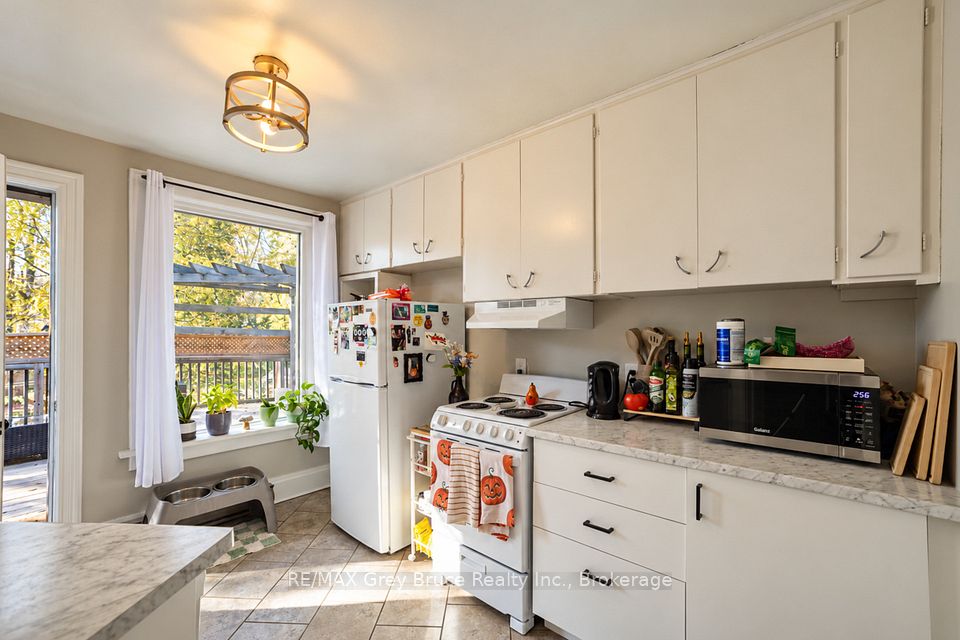 516 4th Avenue E, Owen Sound, ON N4K 2N2 11