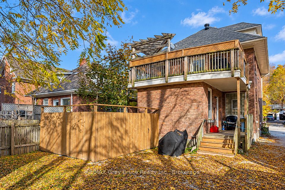 516 4th Avenue E, Owen Sound, ON N4K 2N2 25