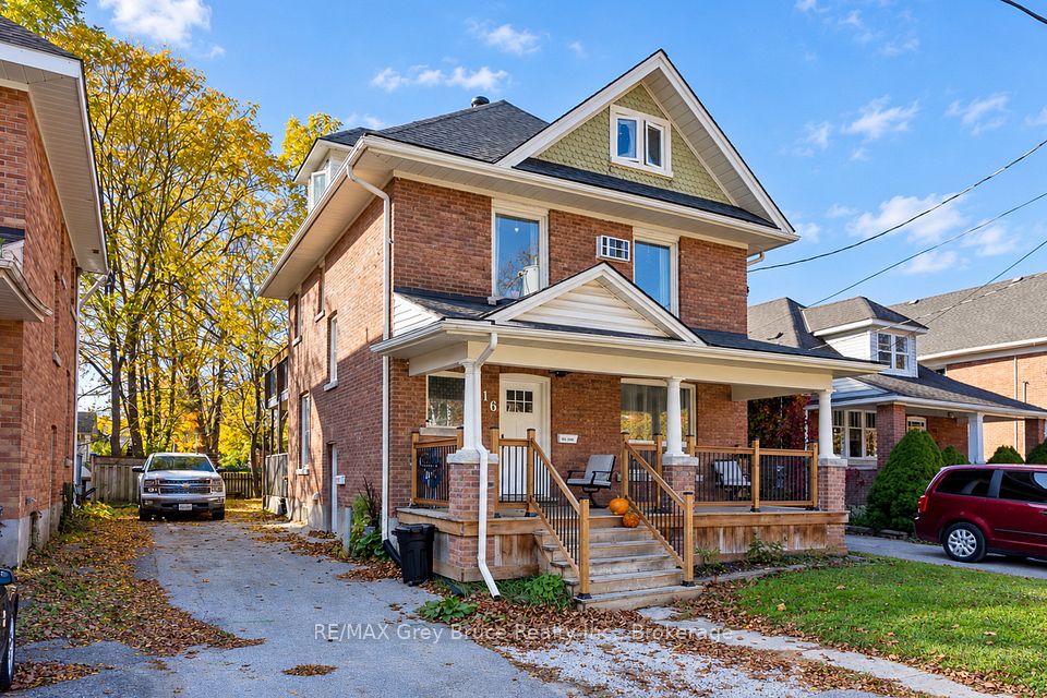 Duplex at 516 4th Avenue E, Owen Sound, ON N4K 2N2