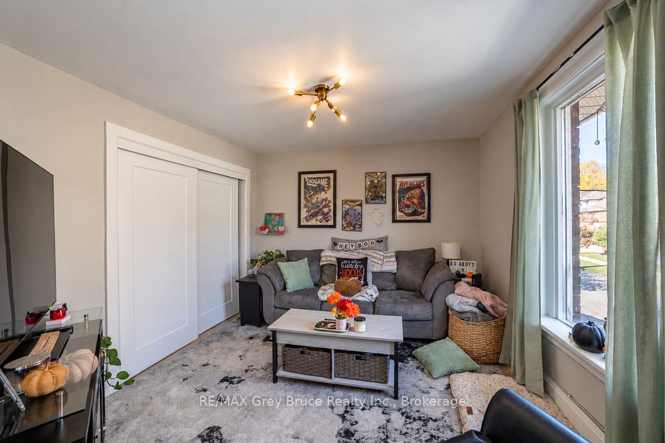 516 4th Avenue E, Owen Sound, ON N4K 2N2 7