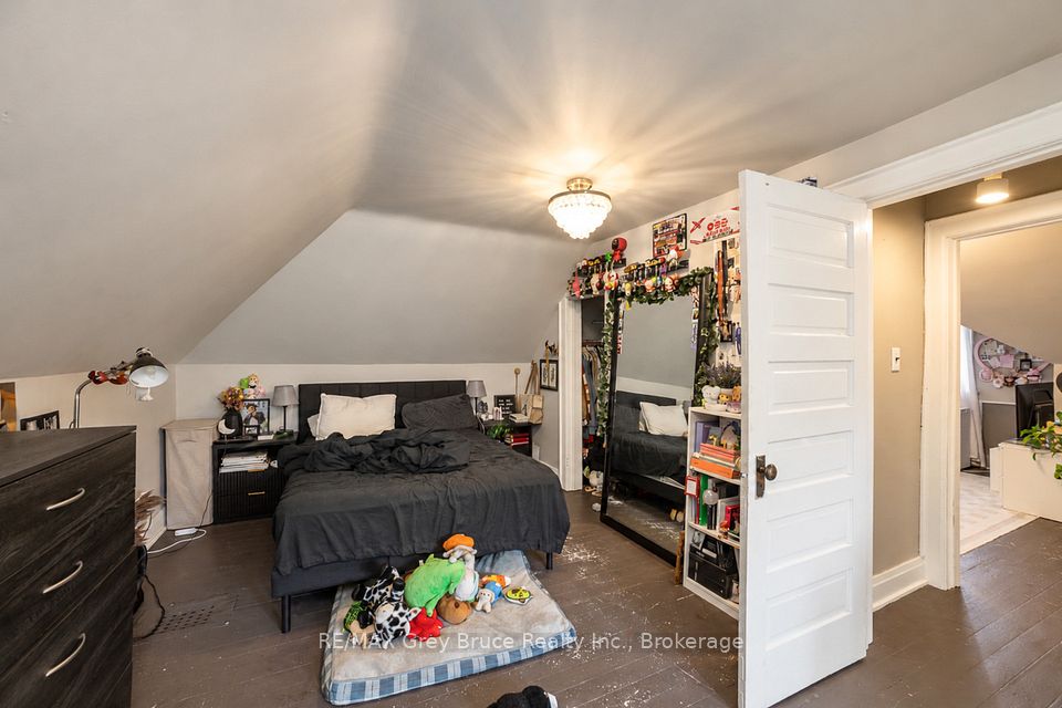 516 4th Avenue E, Owen Sound, ON N4K 2N2 18