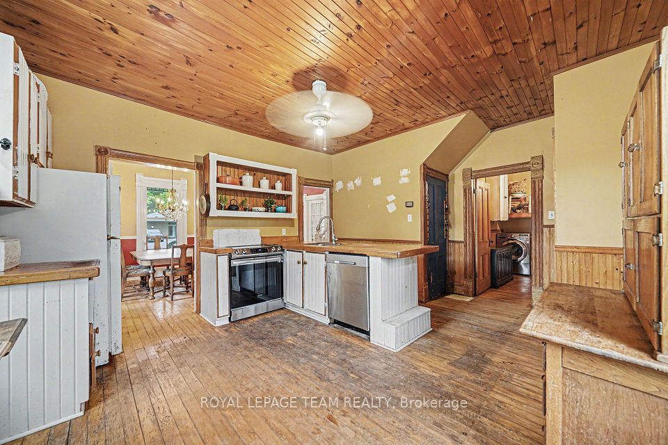 18 Moffat Street, North Dundas, ON K0A 2R0 6
