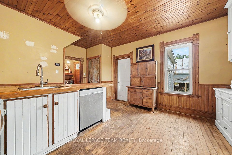 18 Moffat Street, North Dundas, ON K0A 2R0 9