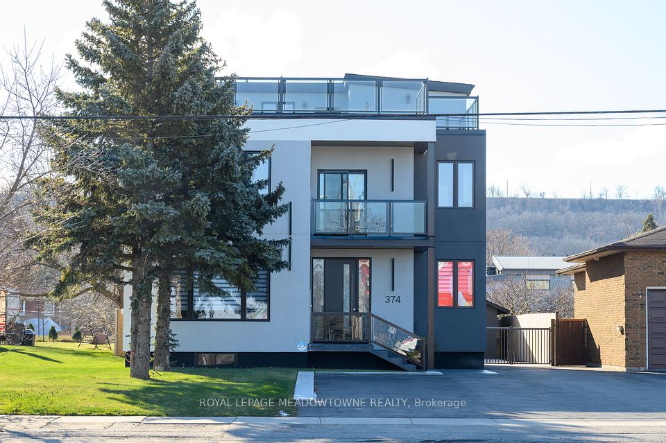374 Highway 8, Hamilton, ON L8G 2E8