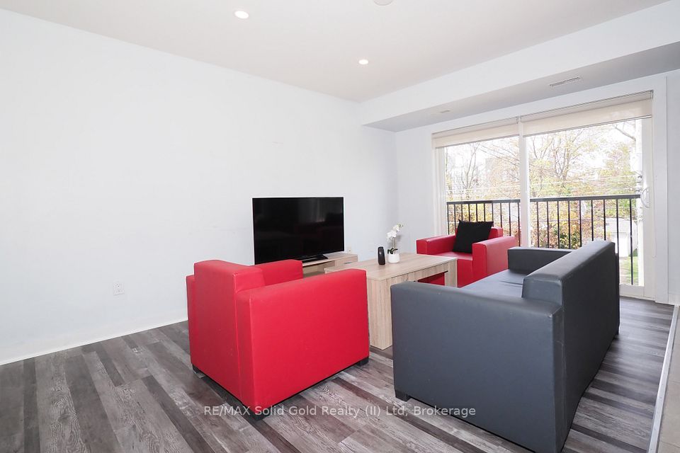 288 Albert Street 208, Waterloo, ON N2L 3T8 7