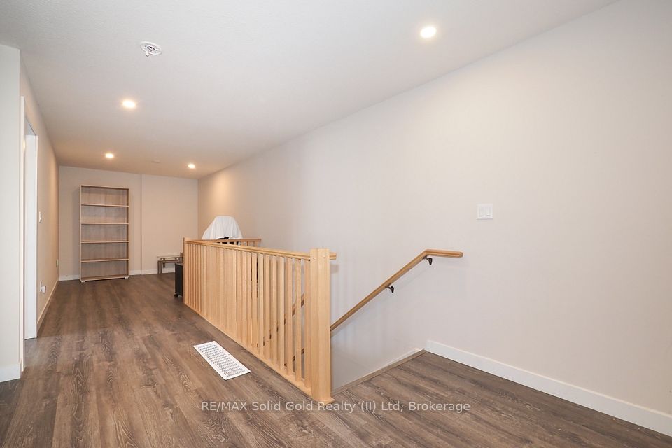 288 Albert Street 208, Waterloo, ON N2L 3T8 25