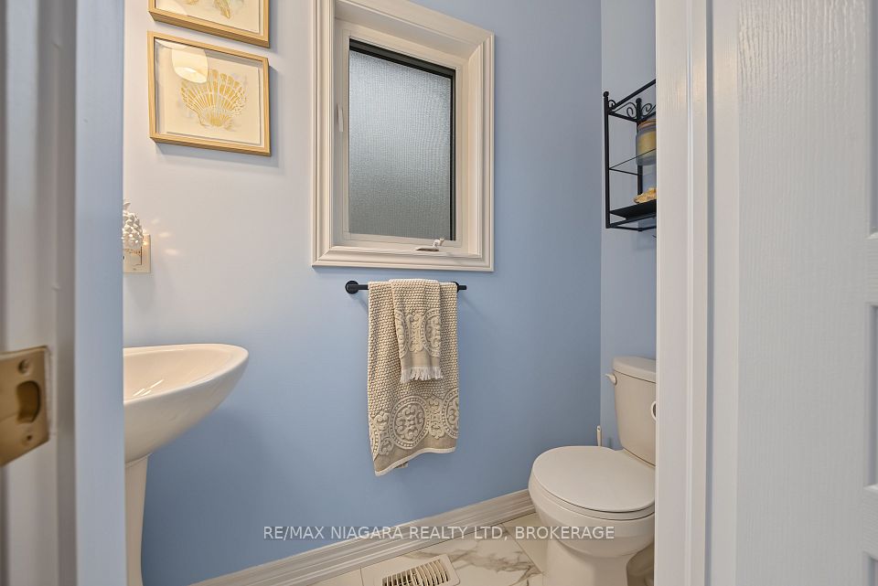 8 Elderberry Road, Thorold, ON L2V 0E7 8